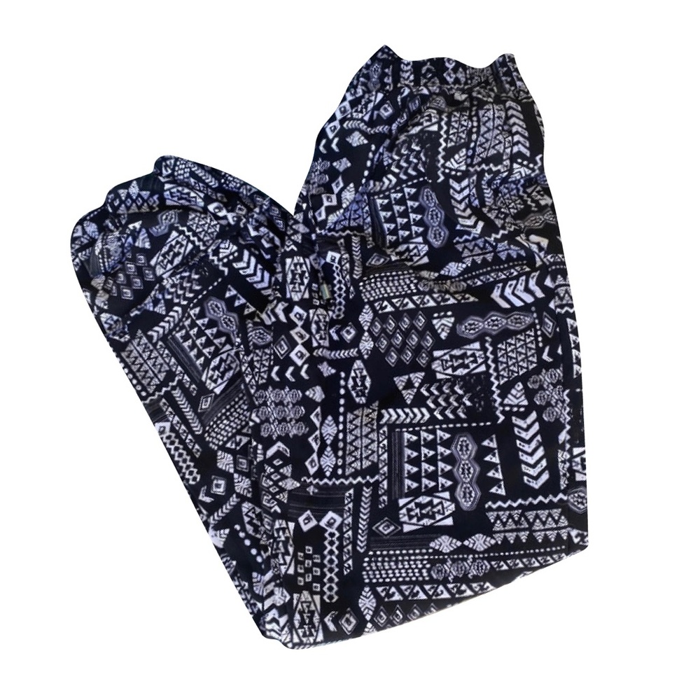 Seventeen Tribal print jogger pants medium